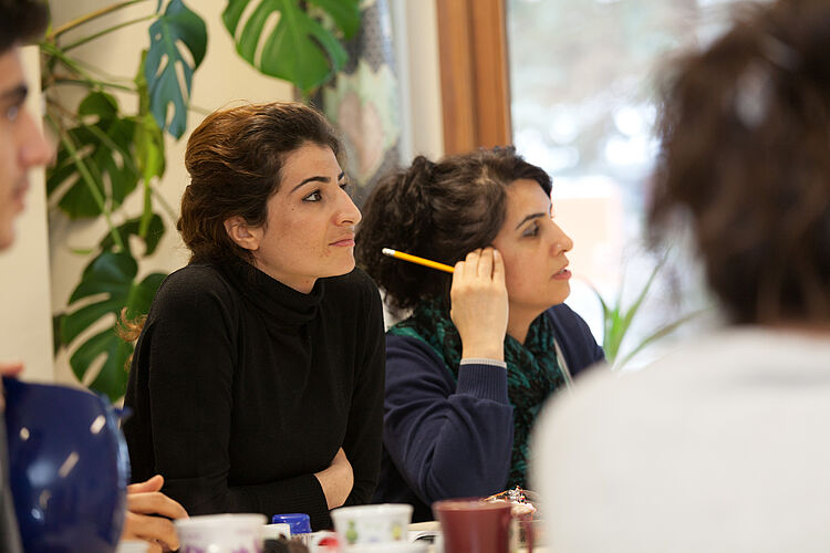 Zwei Frauen beim Sprachkurs