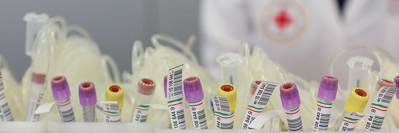 DRK - Blutspendedienst Ampullen, die bei der DRK-Blutspende verwendet werden